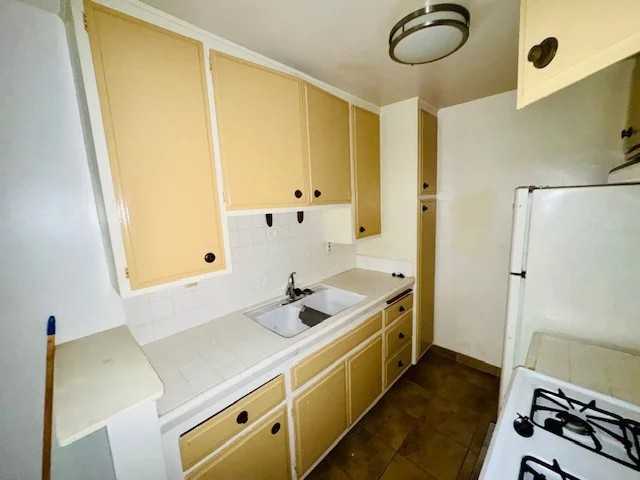 610 N Wilton Pl #3 - Photo 7 of 10