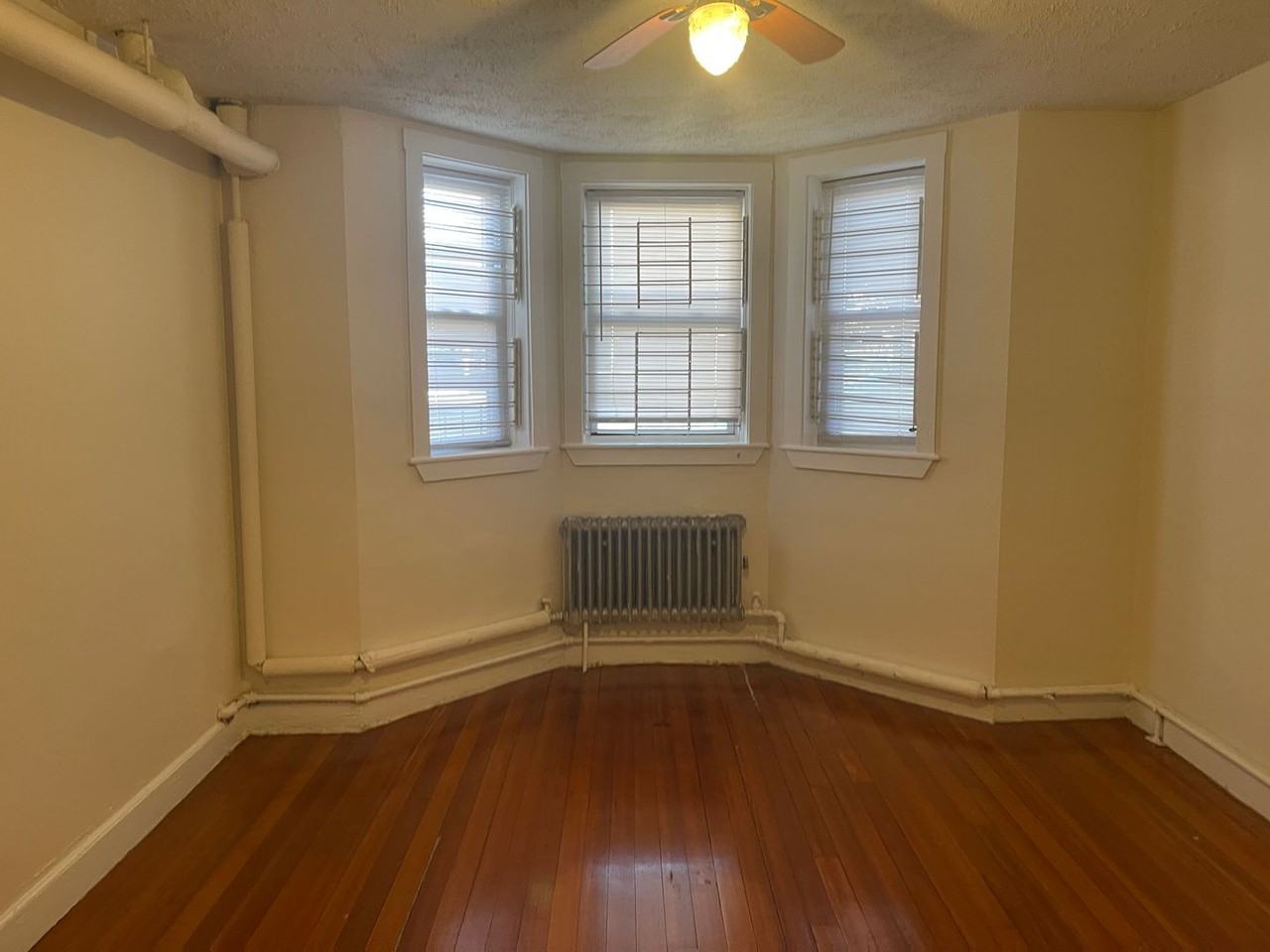 437 Cambridge St - Photo 7 of 11