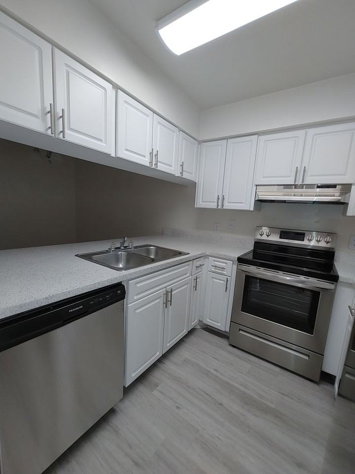 Casablanca West WFHI - Photo 4 of 12