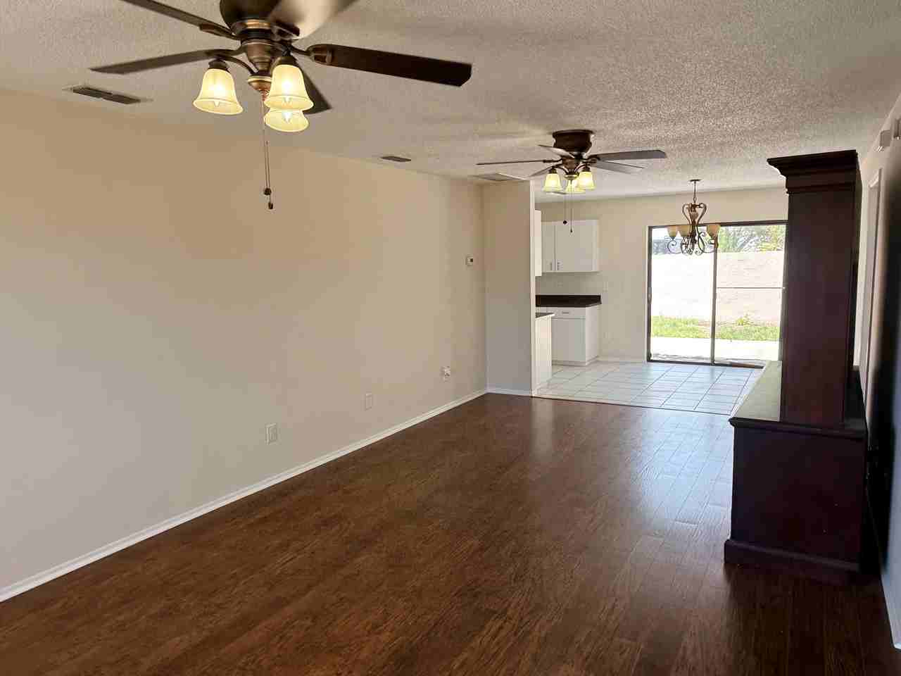 502 Sandpiper Ct - Photo 2 of 5