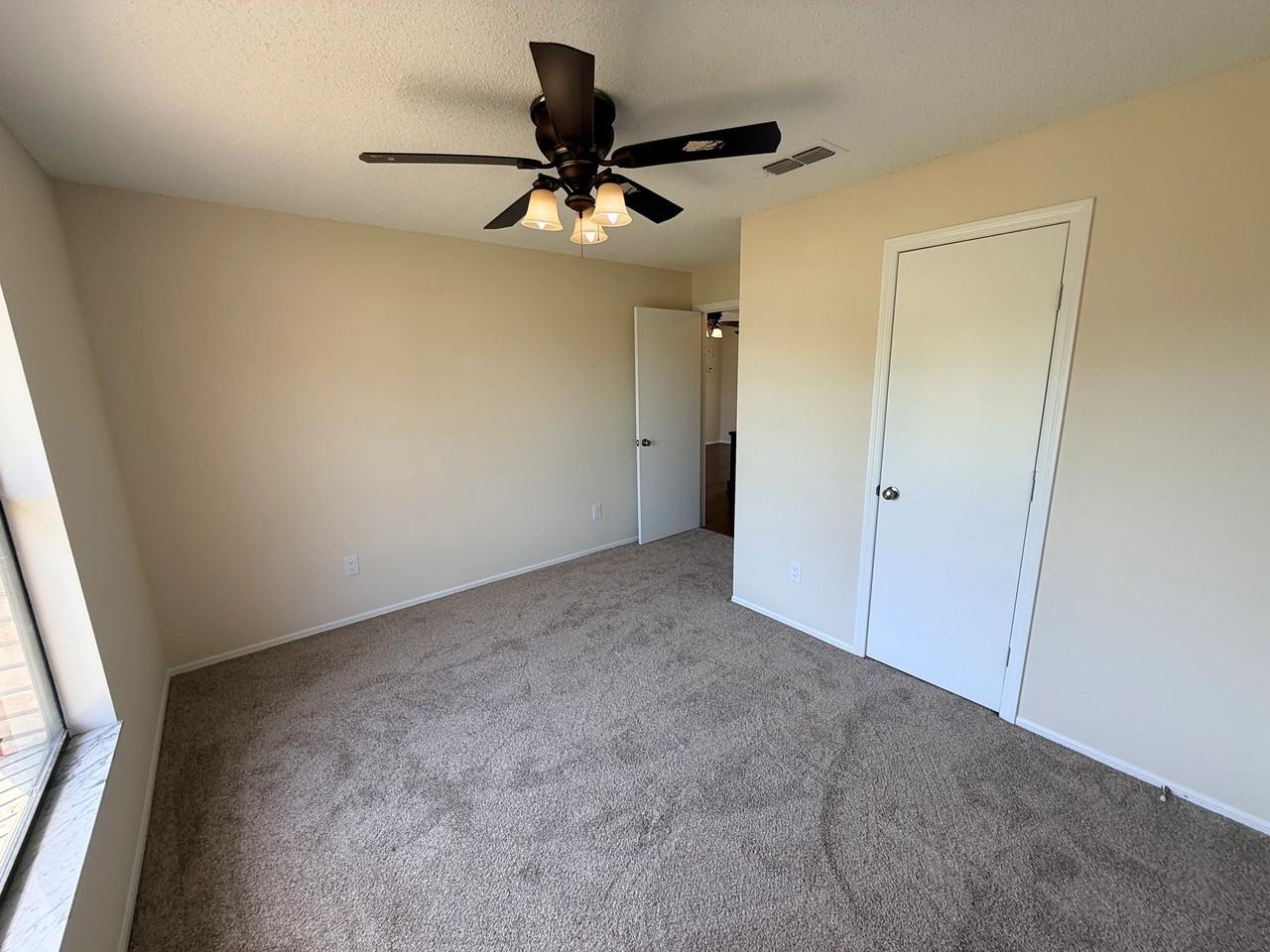 502 Sandpiper Ct - Photo 3 of 5