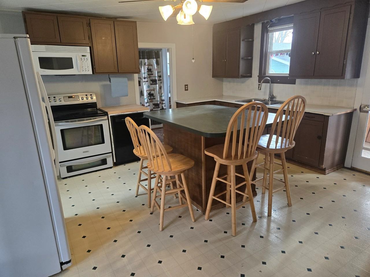 36 N Butler St - Photo 3 of 8