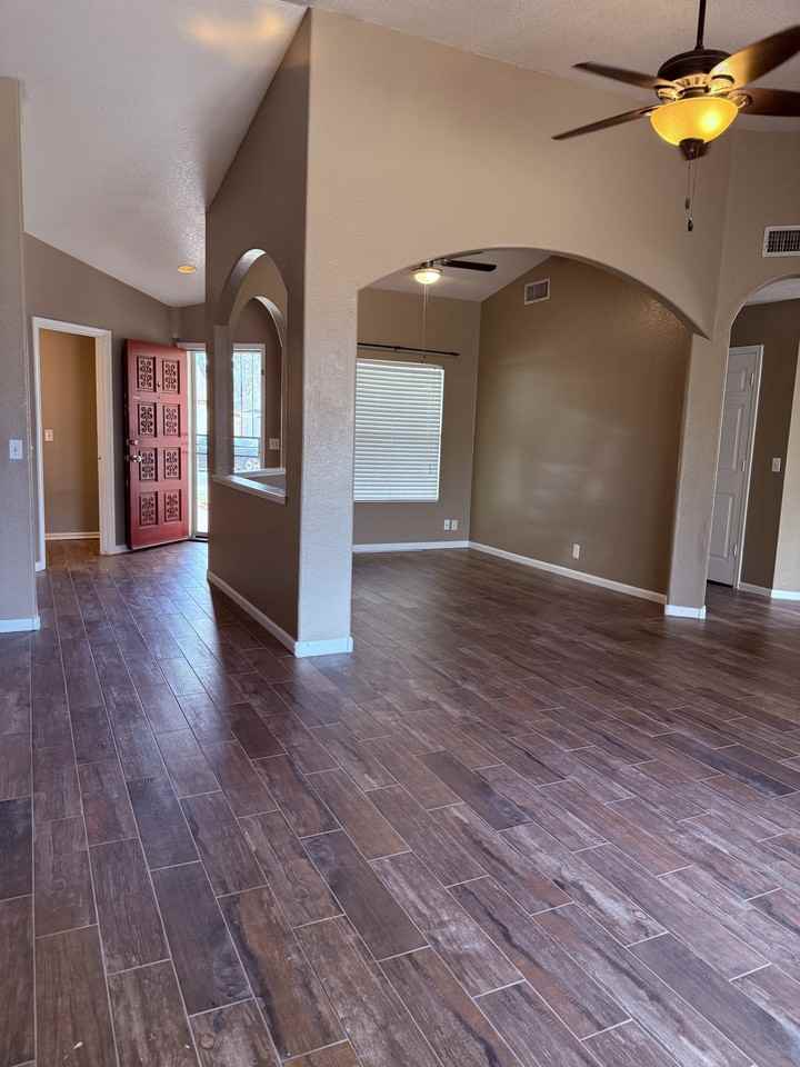 10243 W Reade Ave - Photo 3 of 17