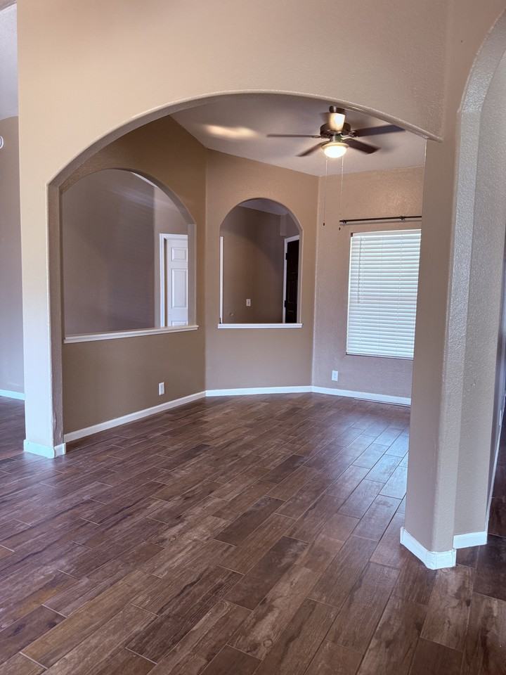 10243 W Reade Ave - Photo 4 of 17