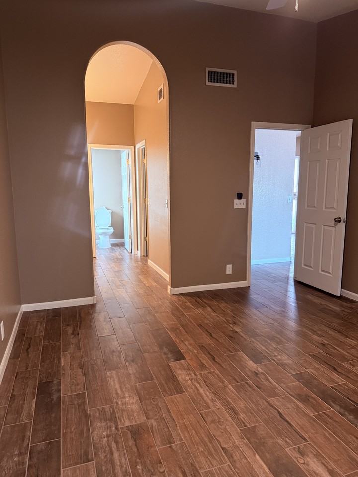 10243 W Reade Ave - Photo 7 of 17