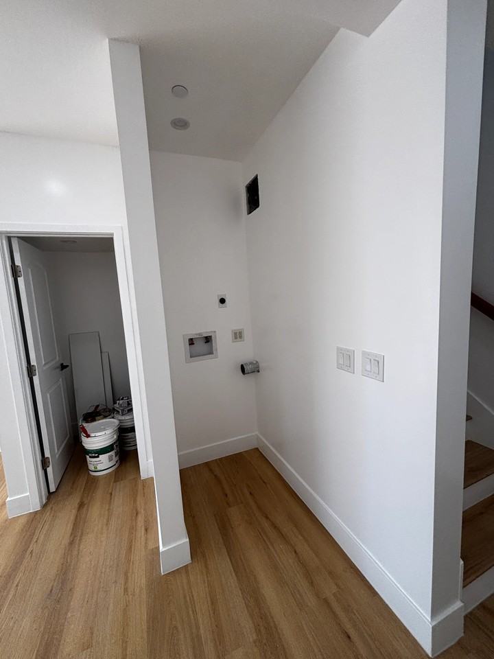 1541 W 213th St - Photo 4 of 11