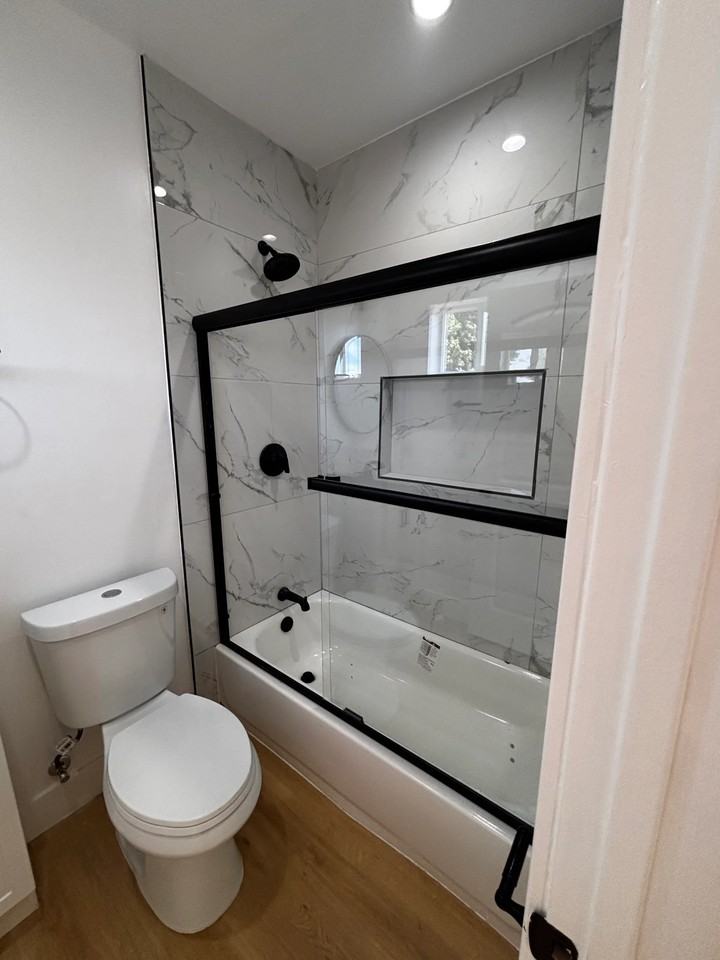 1541 W 213th St - Photo 5 of 11