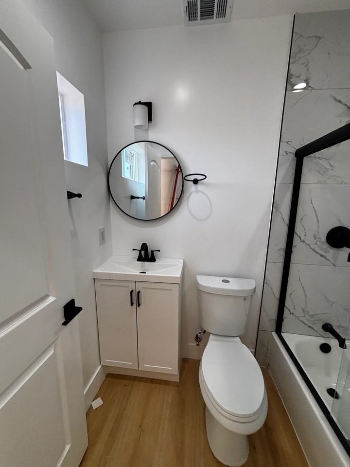 1541 W 213th St - Photo 6 of 11