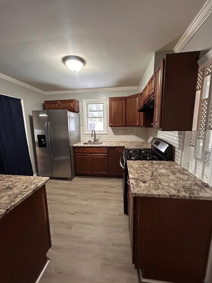 222 Detroit Ave - Photo 5 of 15