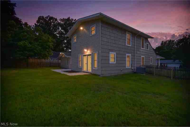 263 Cardinal Dr - Photo 2 of 47