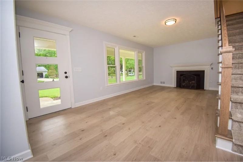 263 Cardinal Dr - Photo 4 of 47