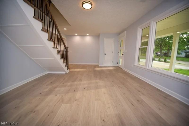 263 Cardinal Dr - Photo 5 of 47