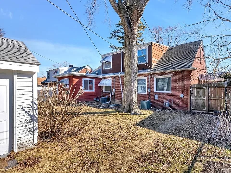 8126 Highland Pl - Photo 3 of 16