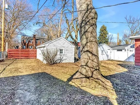 8126 Highland Pl - Photo 5 of 16