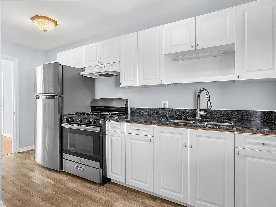 8126 Highland Pl - Photo 7 of 16