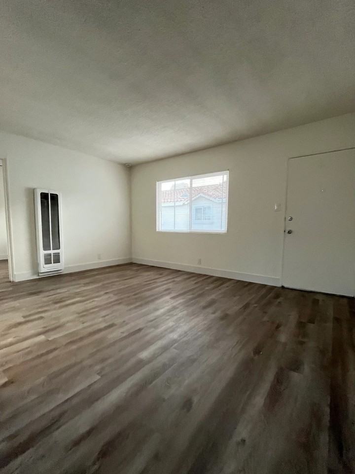 2516 Vanderbilt Ln #3 - Photo 4 of 8