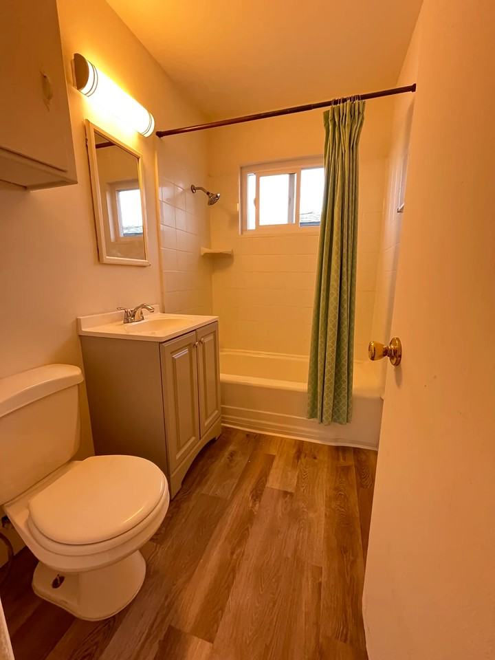 2516 Vanderbilt Ln #3 - Photo 5 of 8