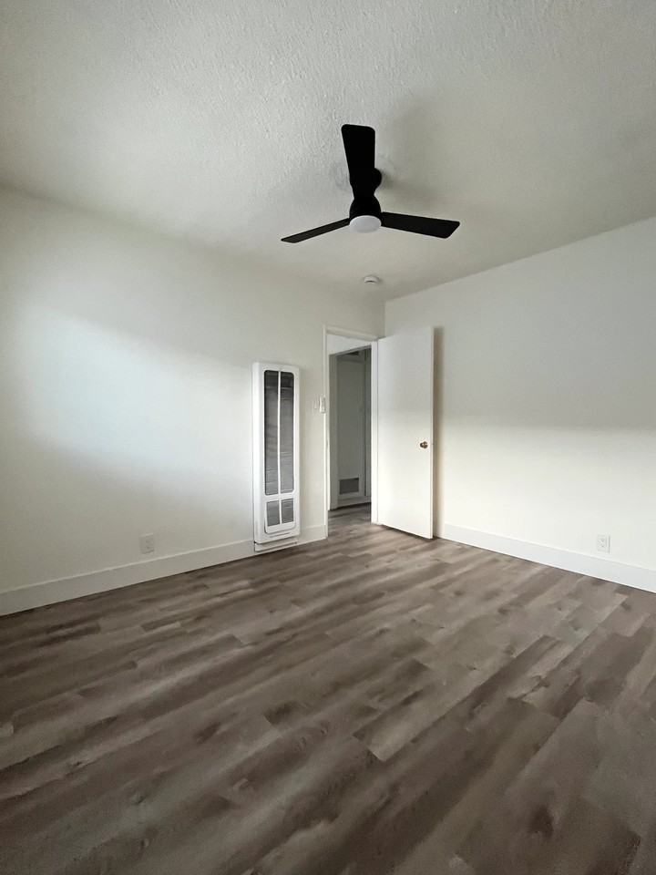 2516 Vanderbilt Ln #3 - Photo 6 of 8