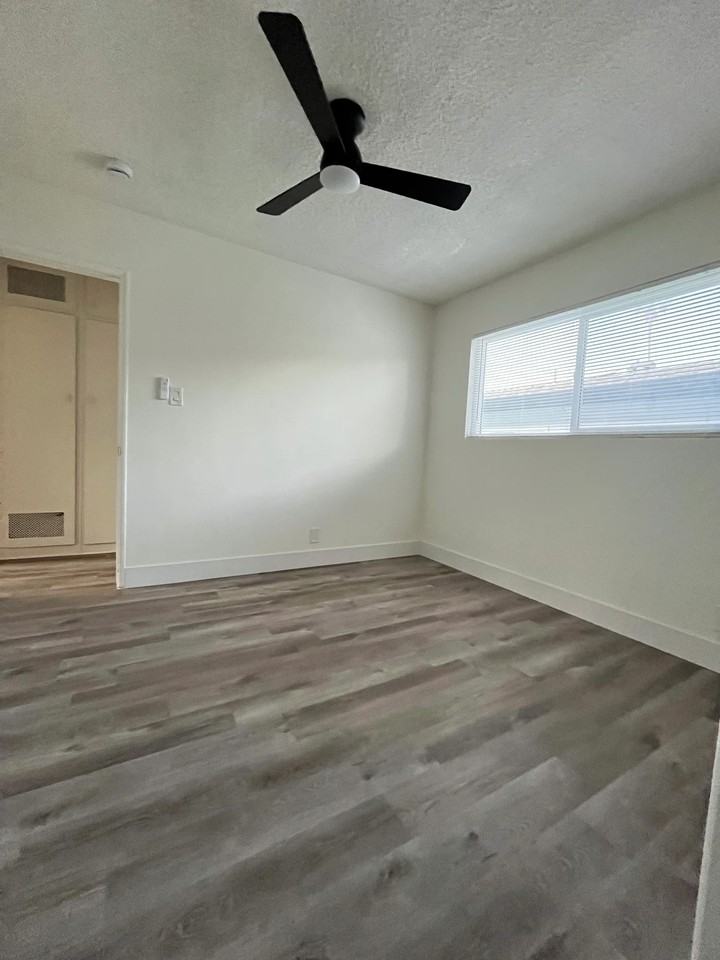 2516 Vanderbilt Ln #3 - Photo 7 of 8