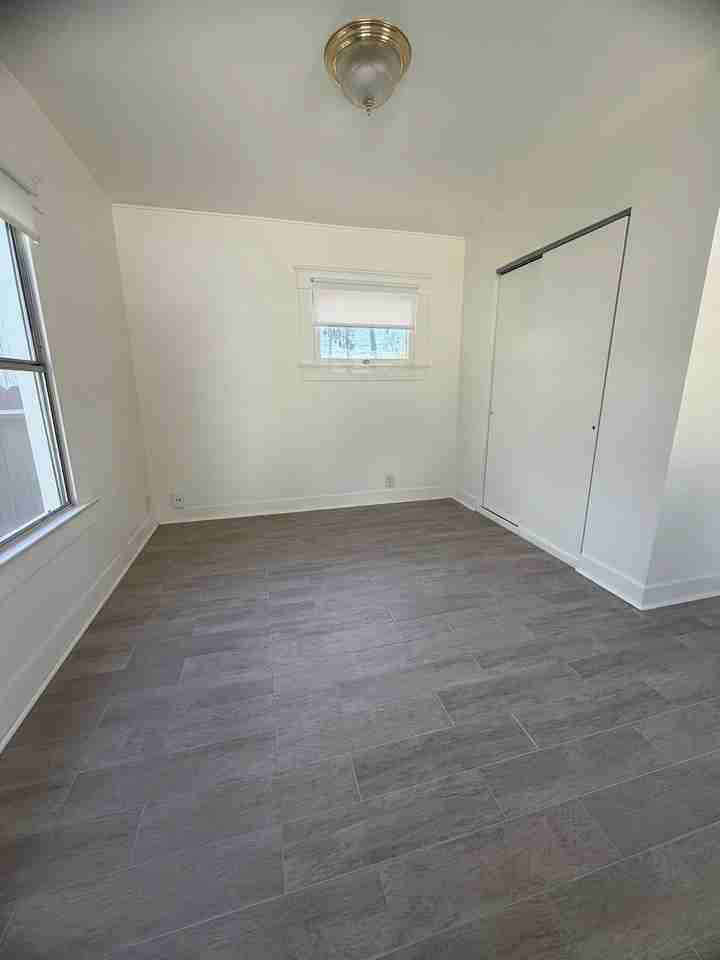 1 Bedroomfull Bathroom House - Photo 5 of 12