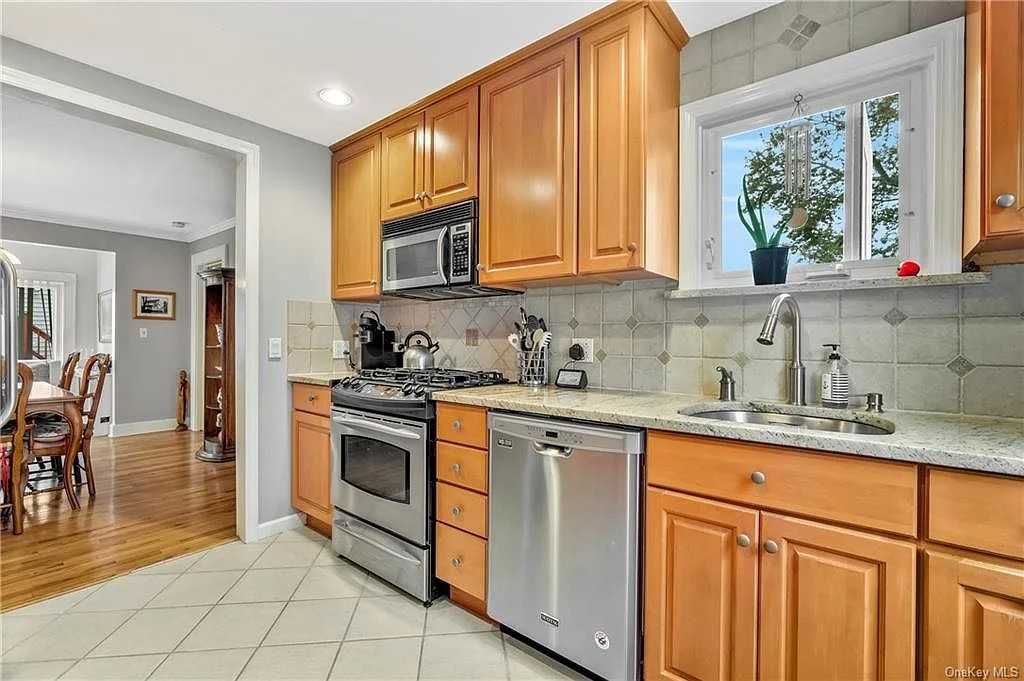 168 Harrison Ave - Photo 4 of 14