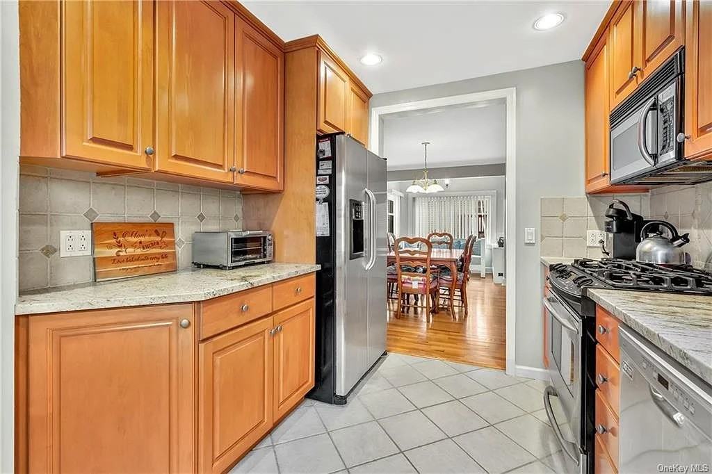 168 Harrison Ave - Photo 6 of 14