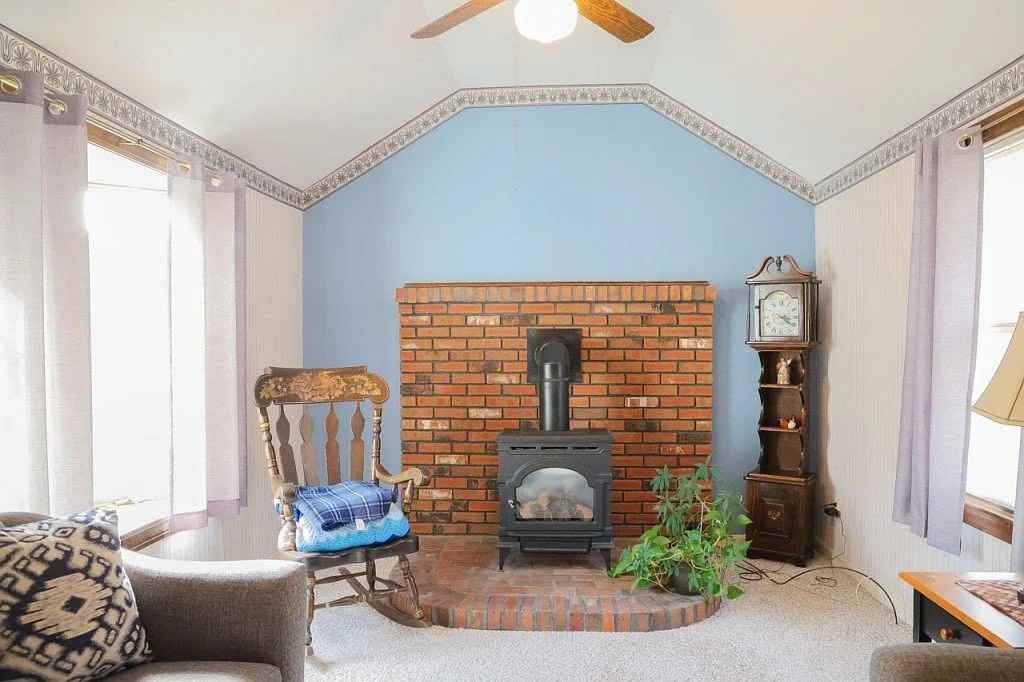 36 Spence St - Photo 3 of 14