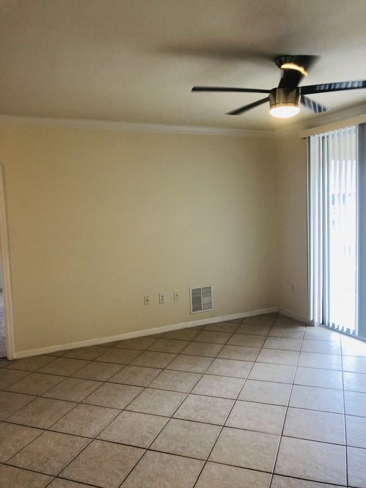 6510 Emerald Dunes Dr - Photo 5 of 17