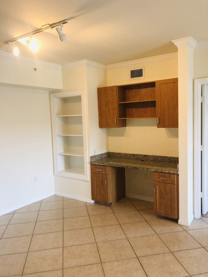 6510 Emerald Dunes Dr - Photo 7 of 17