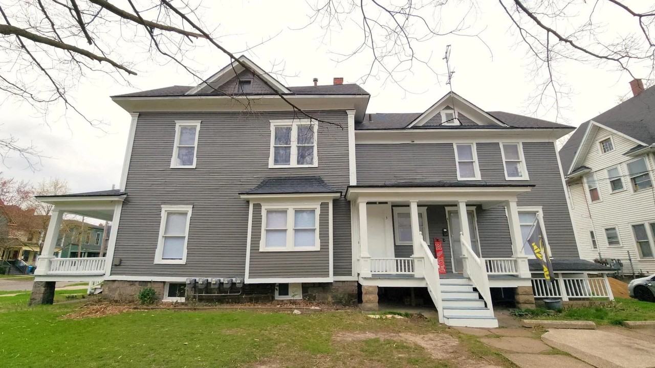 320 W Vine St - Photo 3 of 11