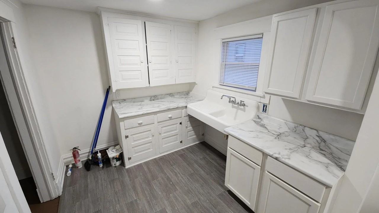 320 W Vine St - Photo 5 of 11