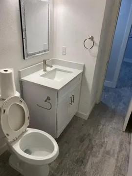 409 S Lakeland Ave - Photo 4 of 13