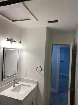 409 S Lakeland Ave - Photo 7 of 13