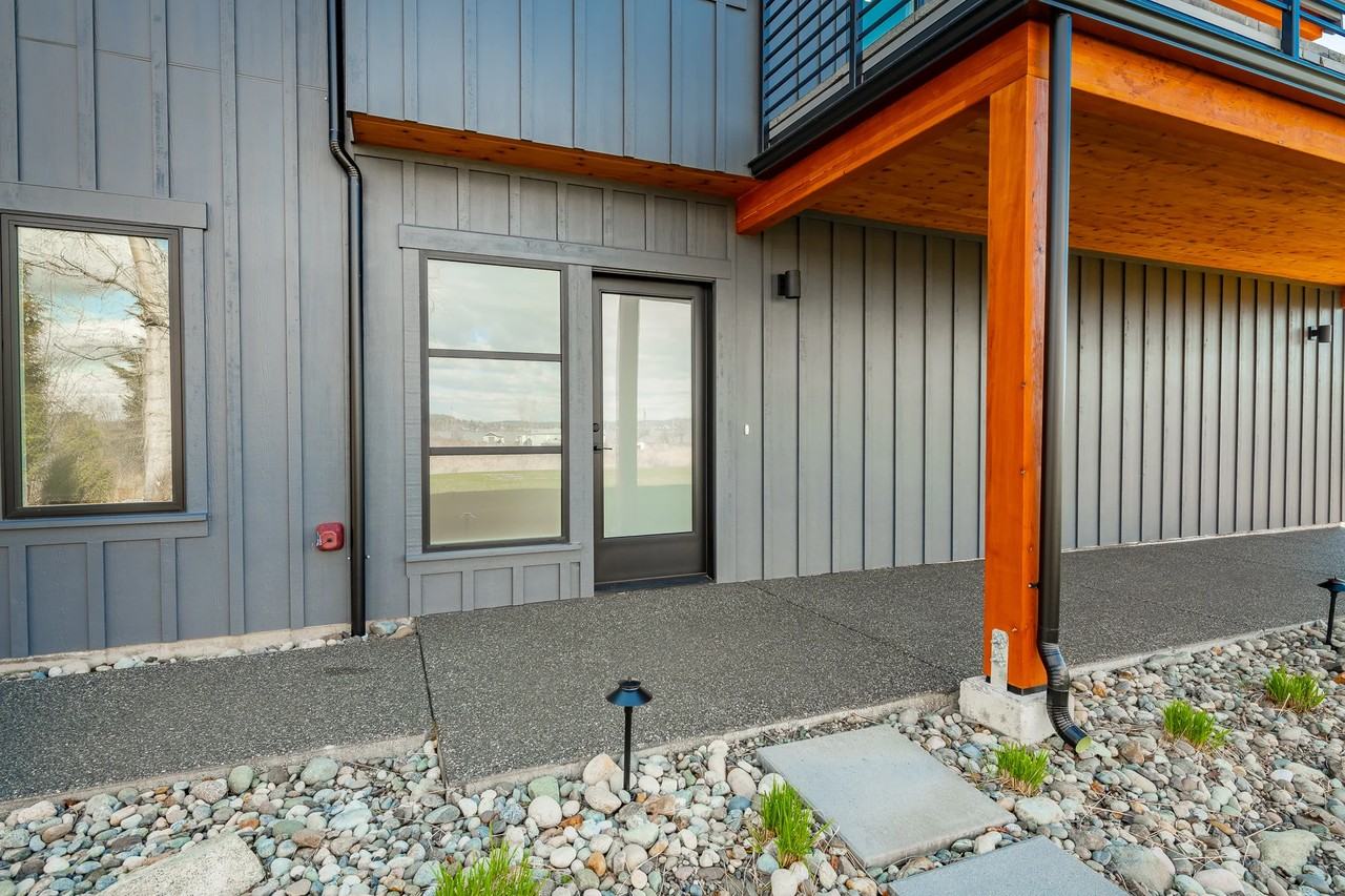 8638 Harborview Rd - Photo 3 of 20