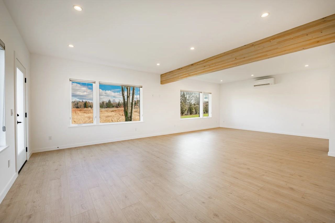 8638 Harborview Rd - Photo 5 of 20