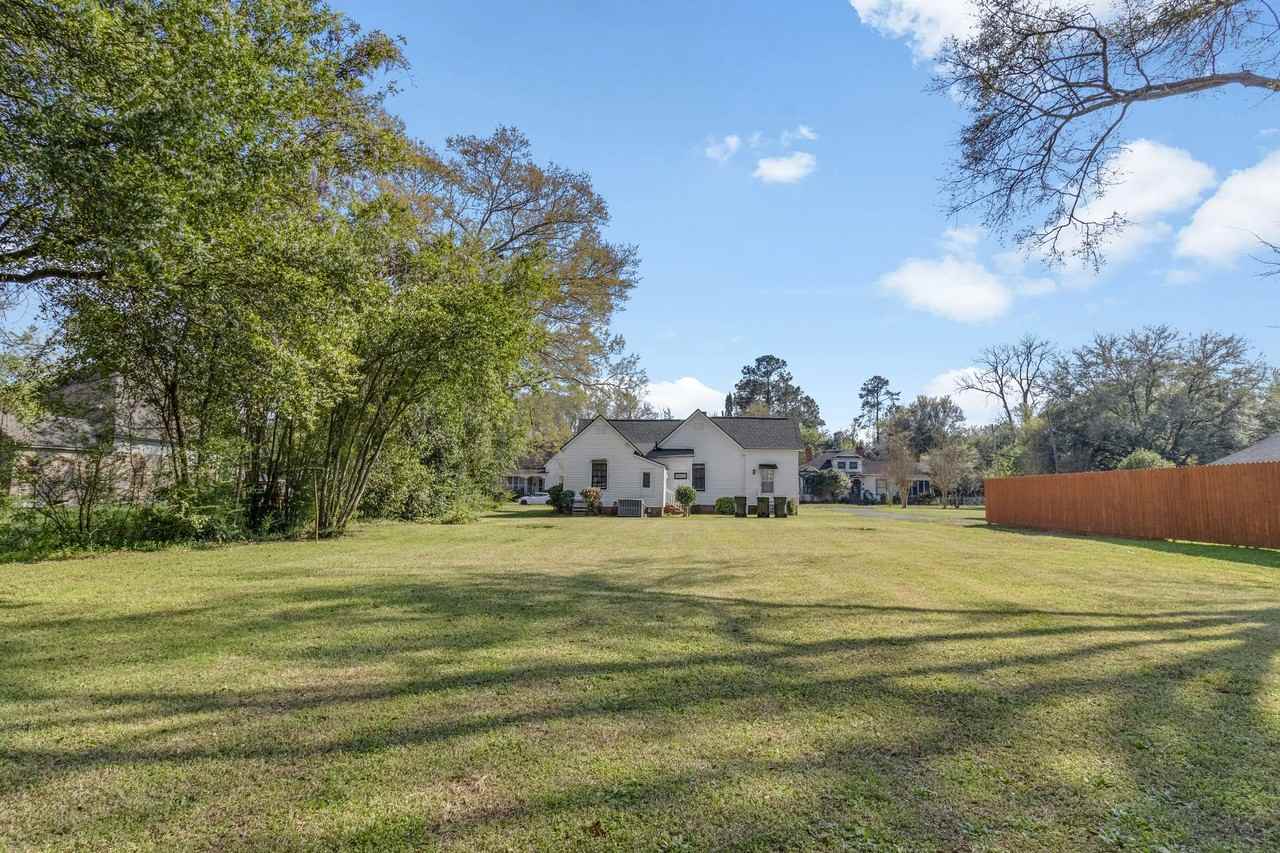 318 Persons St #B - Photo 4 of 13