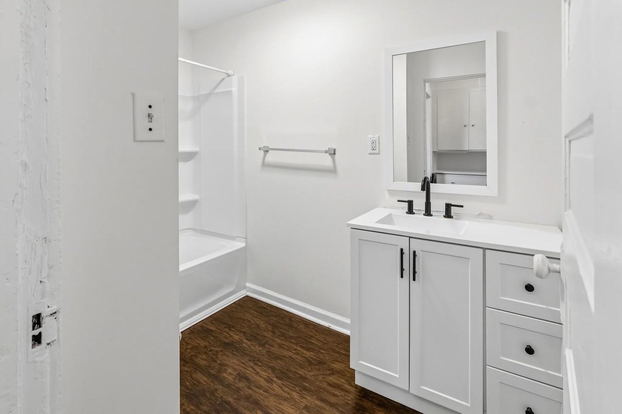 318 Persons St #B - Photo 6 of 13