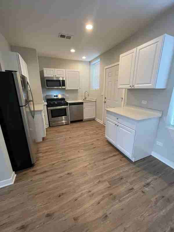 5204 W Parker Ave #3 - Photo 2 of 18