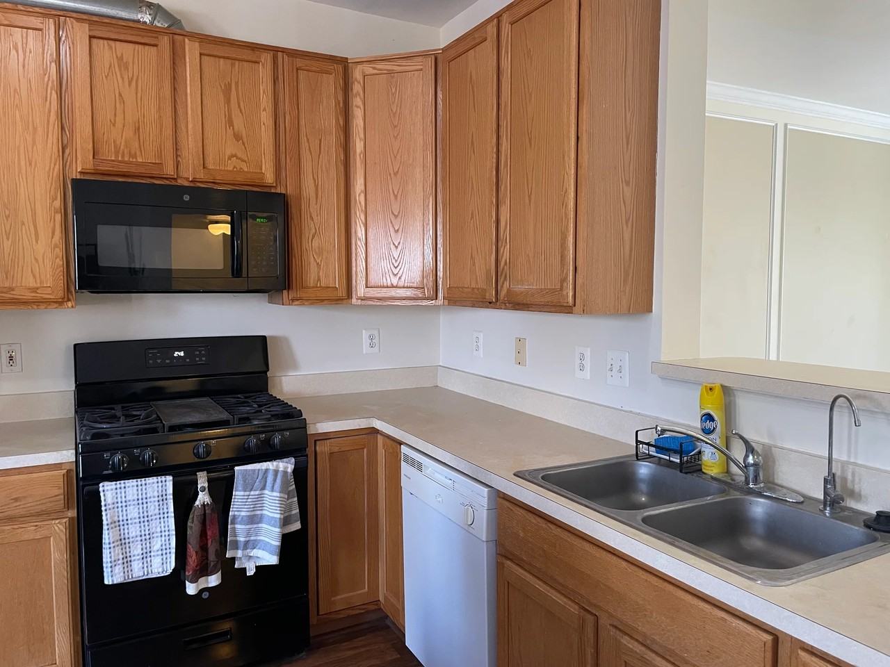 1265 Corbett Pl - Photo 6 of 18