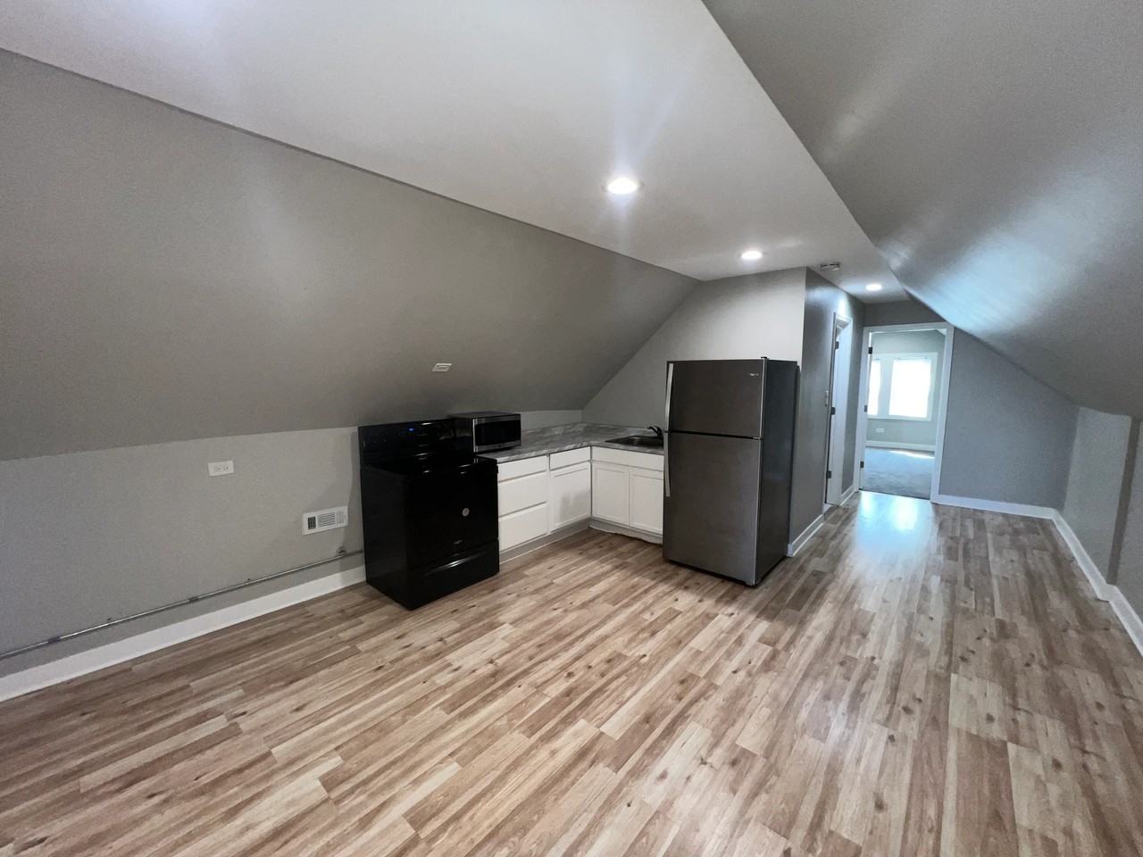 2729 S Harding Ave #3 - Photo 2 of 12