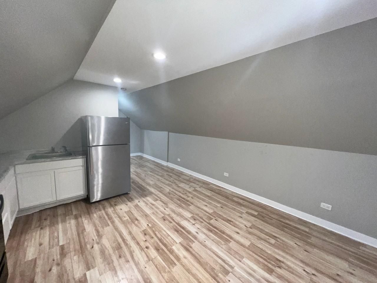 2729 S Harding Ave #3 - Photo 4 of 12