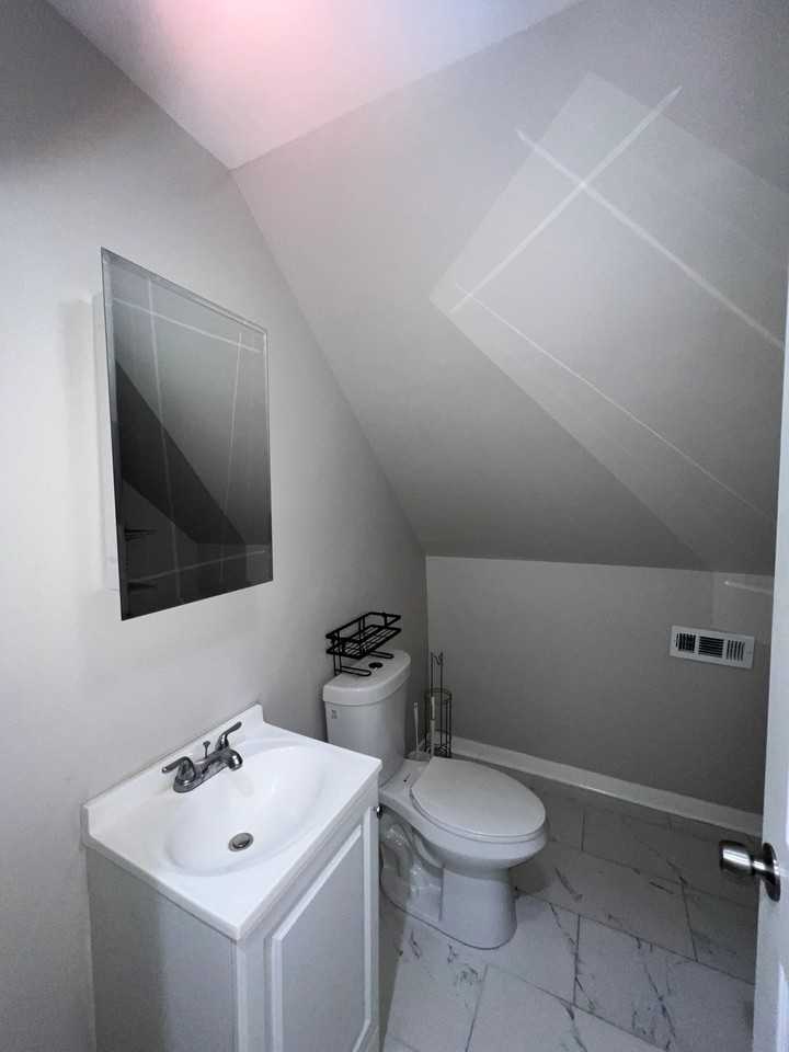 2729 S Harding Ave #3 - Photo 6 of 12