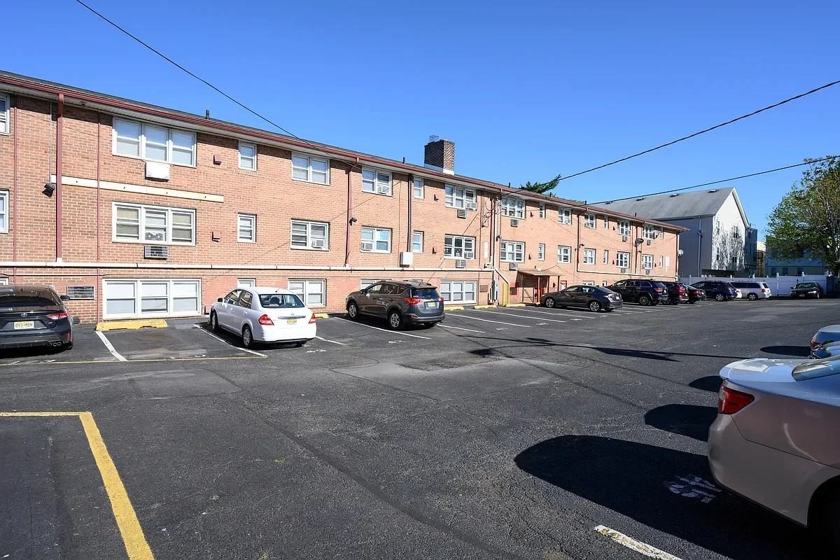 420 New York Ave #G3 - Photo 2 of 12