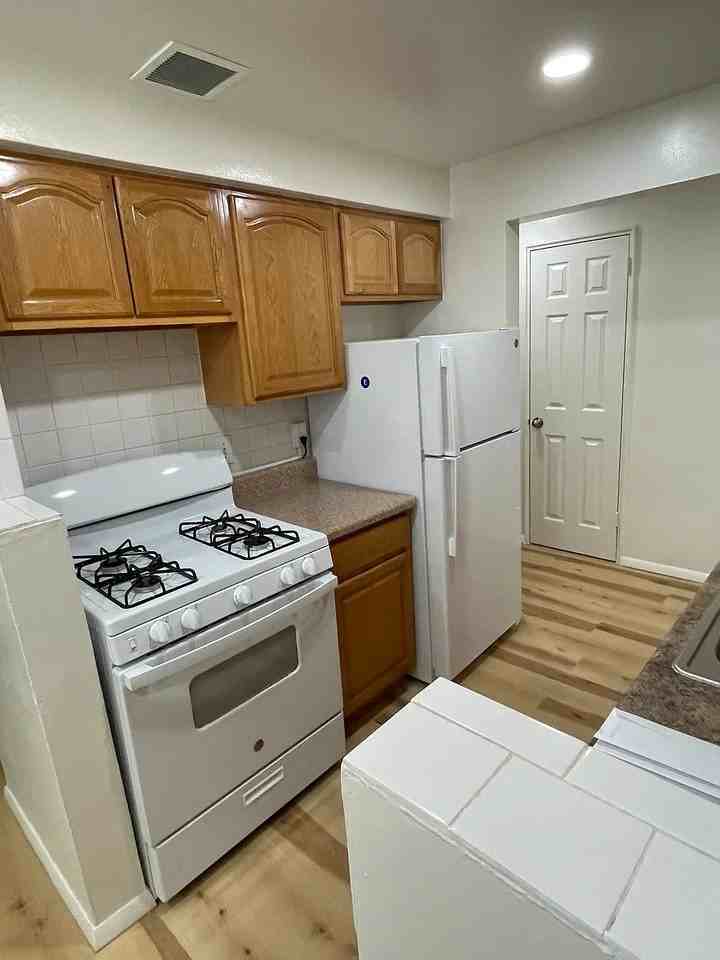 420 New York Ave #G3 - Photo 4 of 12