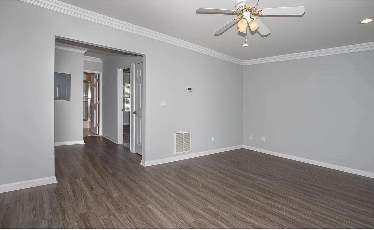 150 Secatogue Ave #4D - Photo 3 of 11