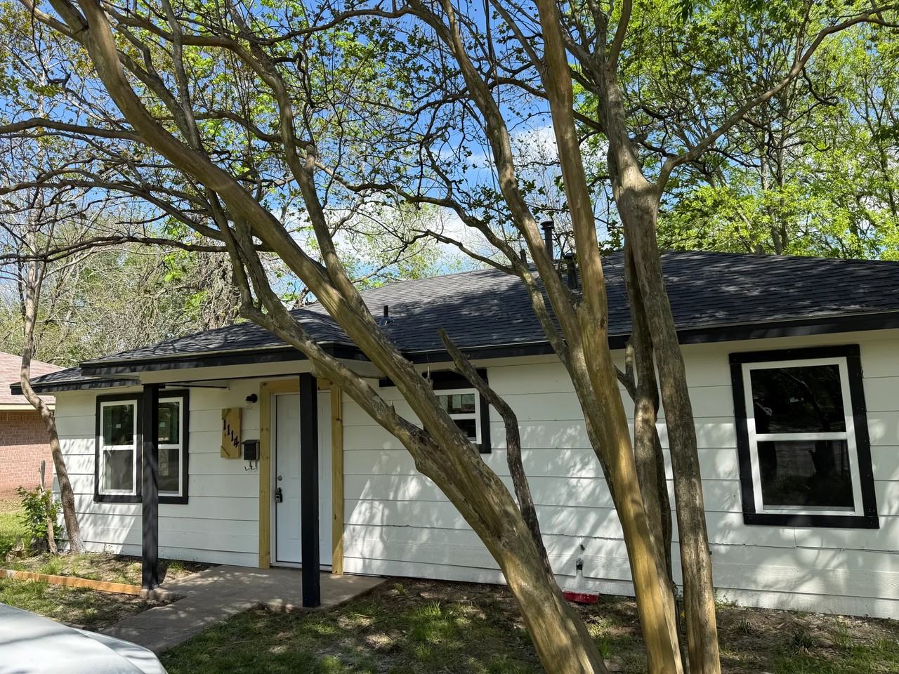 1114 Blackburn St - Photo 2 of 21