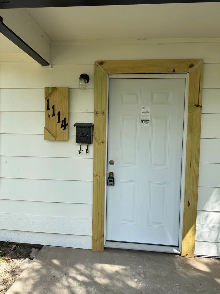 1114 Blackburn St - Photo 3 of 21