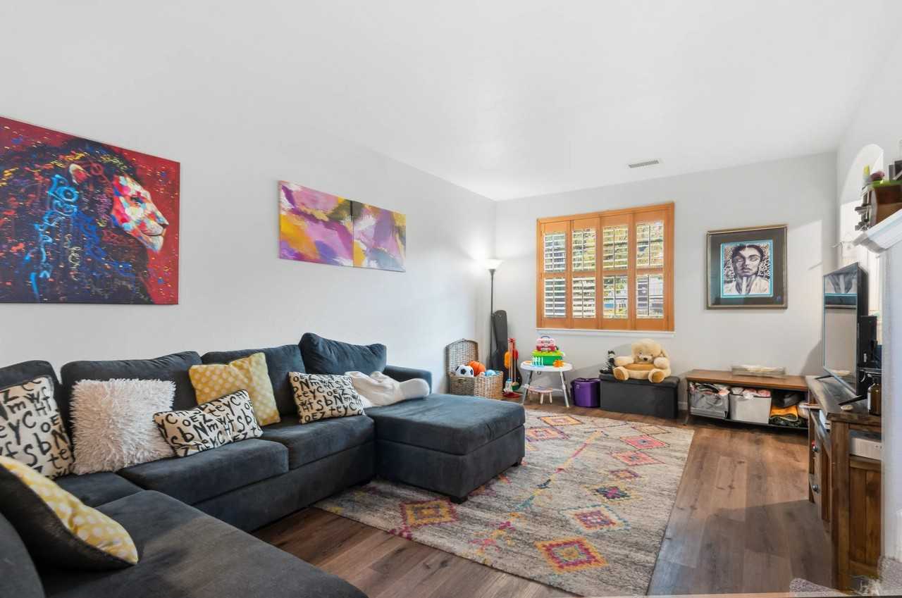 12774 Jasmine Ct - Photo 2 of 15