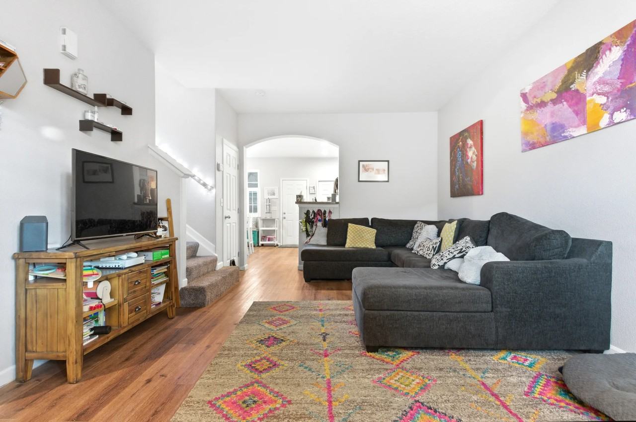 12774 Jasmine Ct - Photo 3 of 15