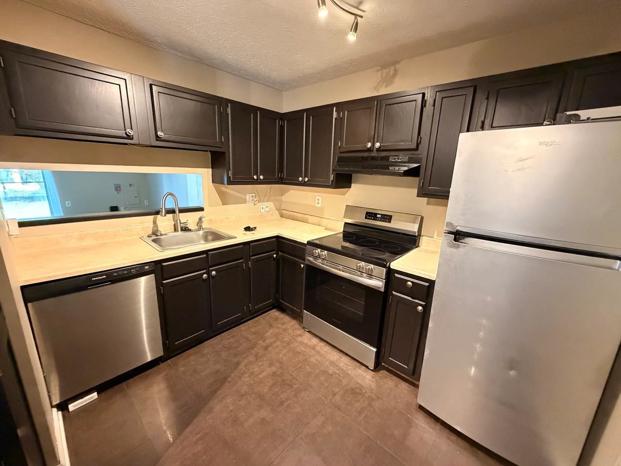 4611 Winterberry Ln - Photo 2 of 19